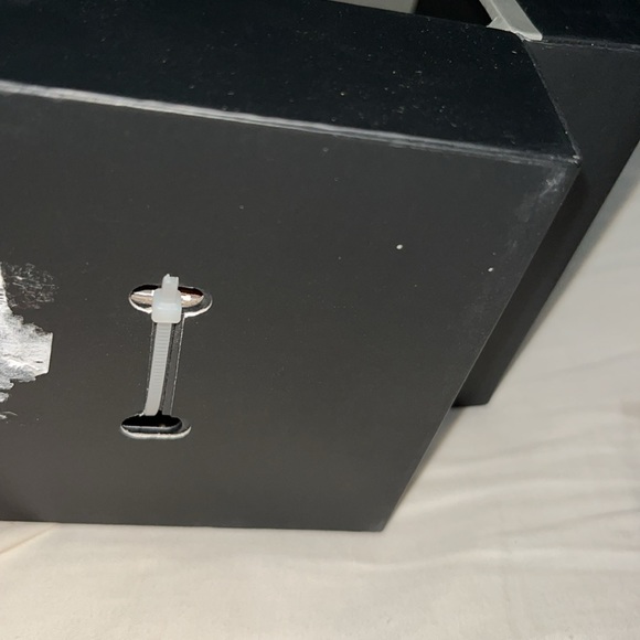 NWT men’s Van Heusen wrist watch brown strap blue face needs battery never worn - Picture 3 of 5